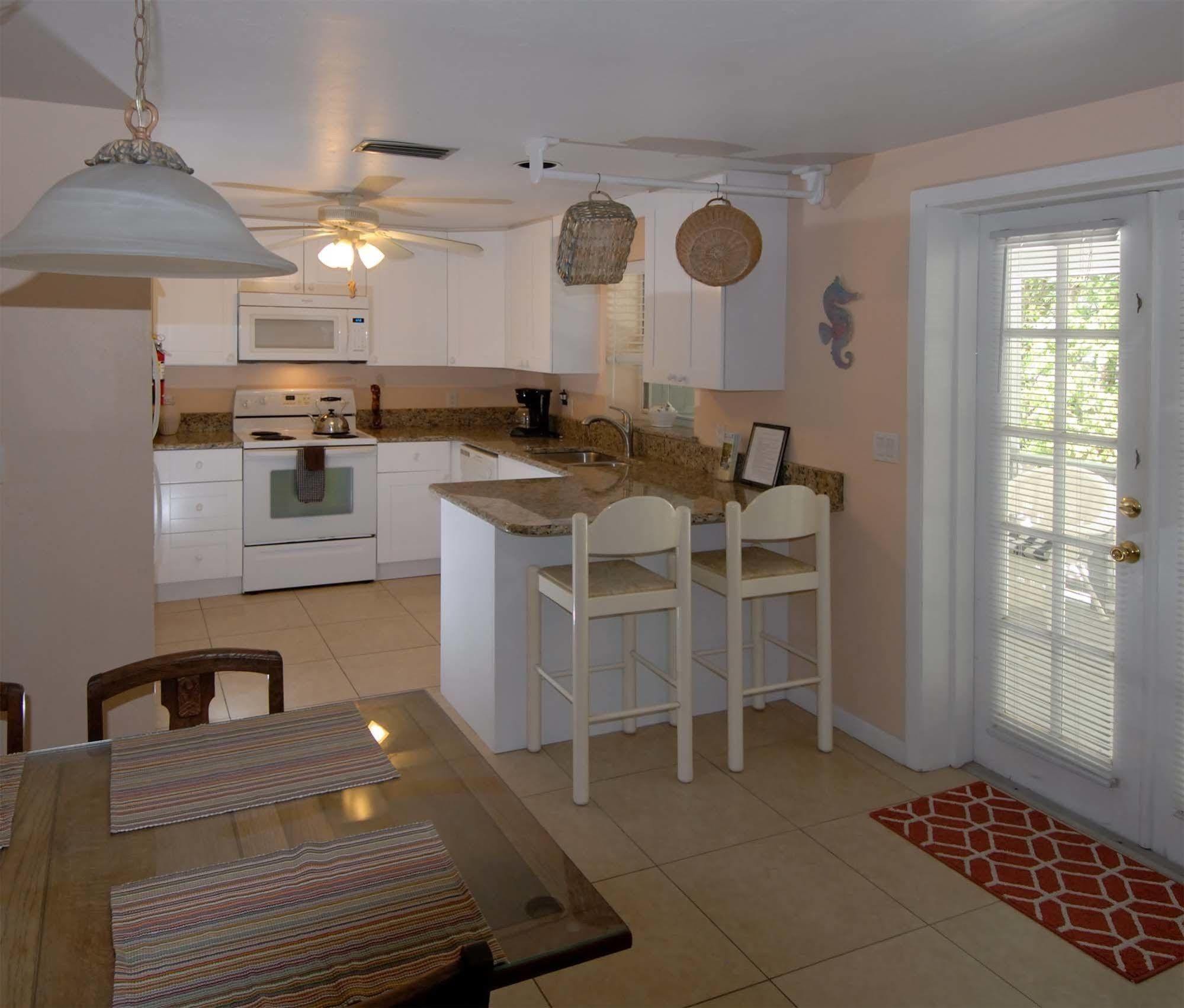 Seahorse Cottages - Adults Only Санибел Экстерьер фото